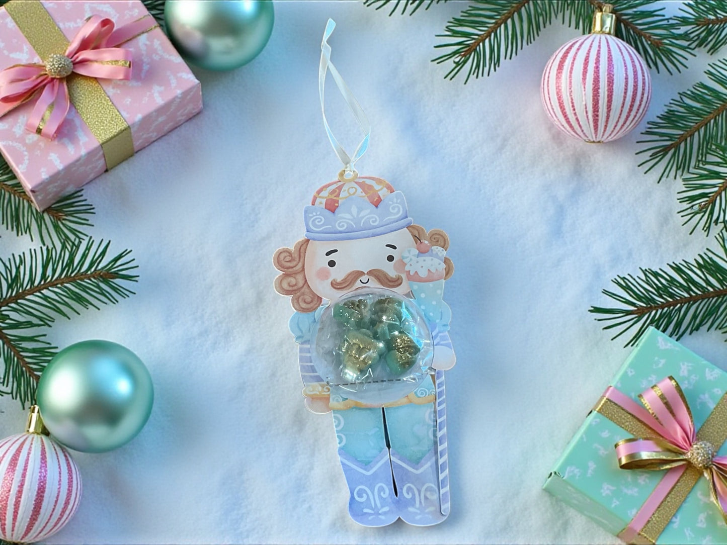 Suspension casse noisette sapins verts